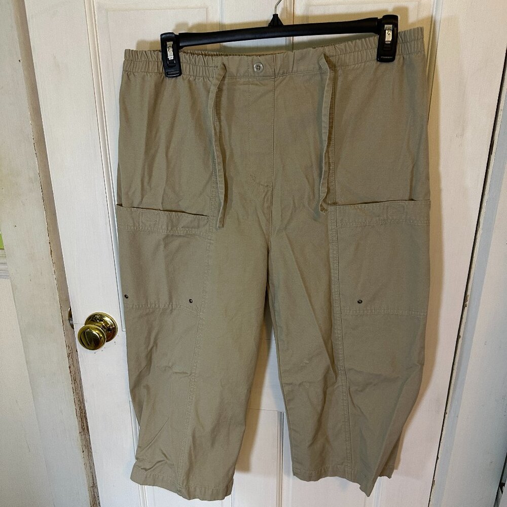 NY Classics Khaki Capris with velcro pockets